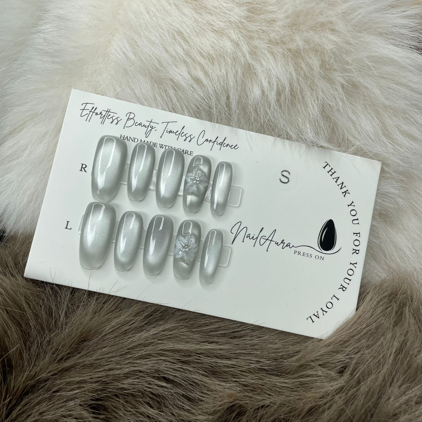 💗Long Ovale Cat Eye Blooming Silver Aura.