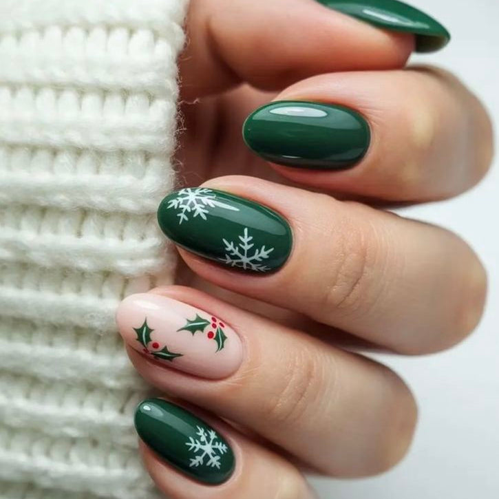 💗Emerald Winter Oval – Festive Green Press-On Nails